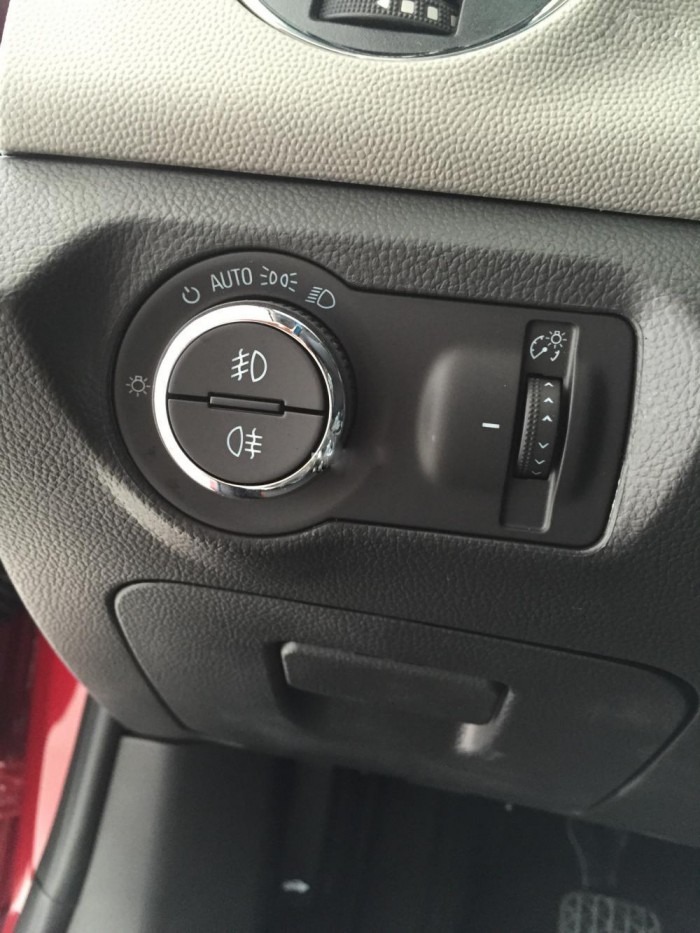 CHEVROLET AVEO1.5 LT giảm giá trực tiếp