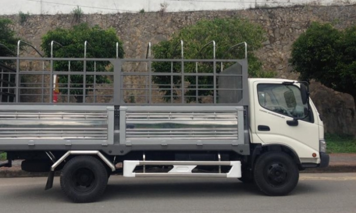 Bán xe tải HINO Thùng mui bạt nhập khẩu chính hãng giá tốt, xe tải HINO WU342L-130 5 tấn