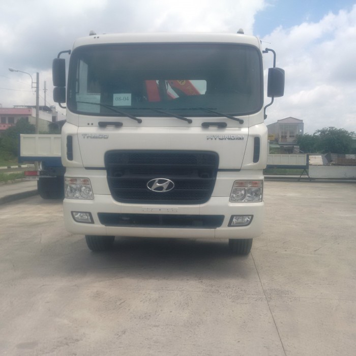 Đầu kéo hyundai hd700 lắp cẩu pafinger 5 tấn