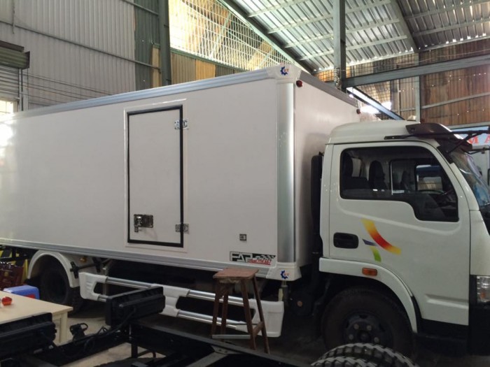 Bán xe VT750 thùng bảo ôn 7,5 tấn