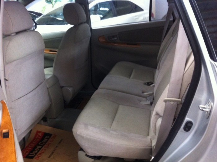 Bán innova G số sàn 2009 màu bạc không phải taxi