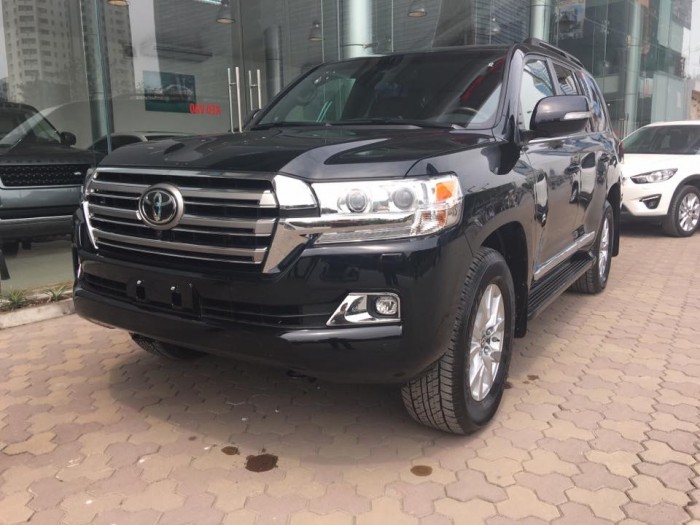 Cần bán xe mới nhập khẩu Mỹ Toyota Landcruiser V8 màu đen.