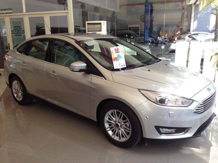 Ford Focus 1.5L Ecoboost Titanium, đỗ xe tự động, giá cả cạnh tranh