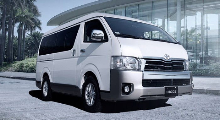 Khuyến mại cực hấp dẫn, mua xe HIACE tặng tiền mặt, phụ kiện chính hãng giá trị cao tại Toyota Hà Đông