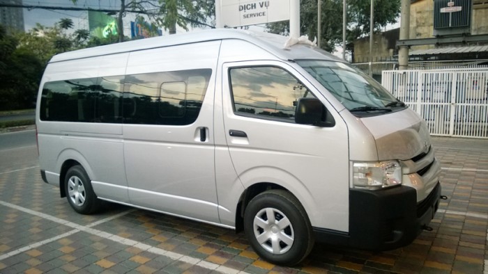 Khuyến mại cực hấp dẫn, mua xe HIACE tặng tiền mặt, phụ kiện chính hãng giá trị cao tại Toyota Hà Đông