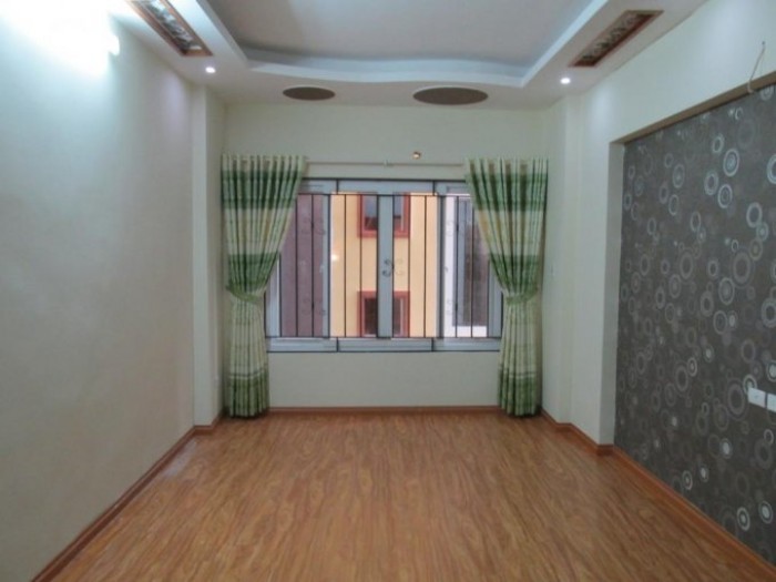 Bán nhà 40m2x5t mới, ngõ phố Cự Lộc Ngay ngã tư sở. Nhà 2 mặt thoáng Giá 3.8 tỷ