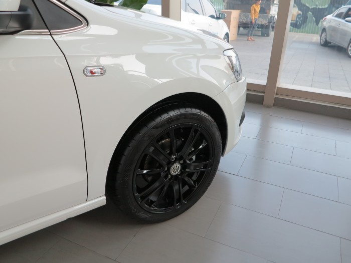 Polo sedan, xe Đức,giao ngay tặng nhẫn kim cương, dán phim siêu cấp
