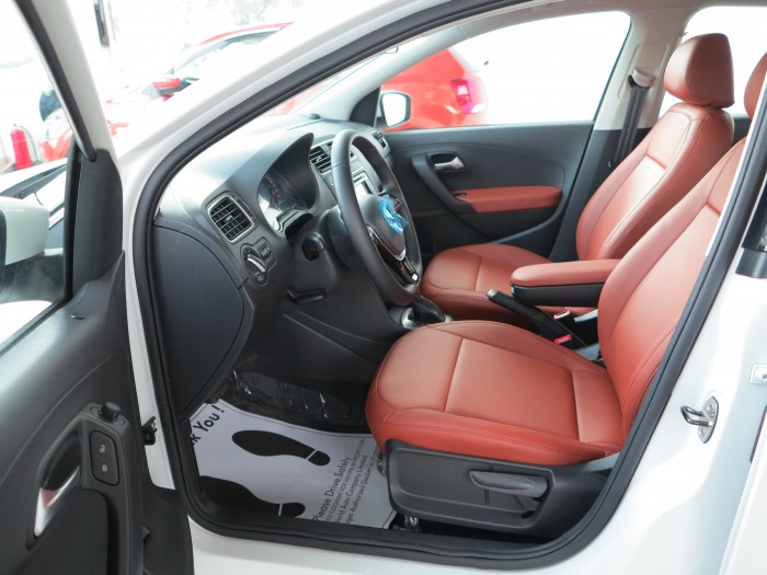 Polo sedan, xe Đức,giao ngay tặng nhẫn kim cương, dán phim siêu cấp