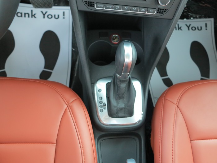 Polo sedan, xe Đức,giao ngay tặng nhẫn kim cương, dán phim siêu cấp