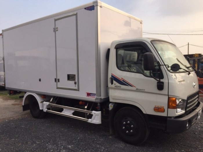 Hyundai HD65 1,9 tấn thùng bạt