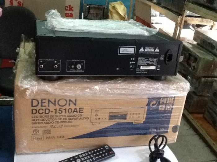 Bán chuyên CD denon 1510 AE màu đen  điện 220v còn  98%mới hàng tuyển chọn từ nhật về