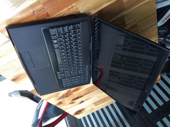 Laptop Dell Alienware M17XR3, i7, 8G, ssd128G, GTX460, giá rẻ