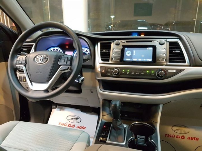 Toyota Highlander LE nhập khẩu Mỹ mới 100%