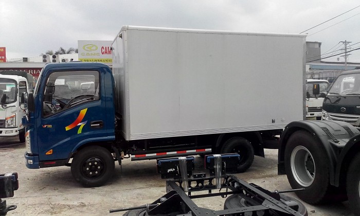 Xe tải VEAM VT252 thùng kín vào thành phố được