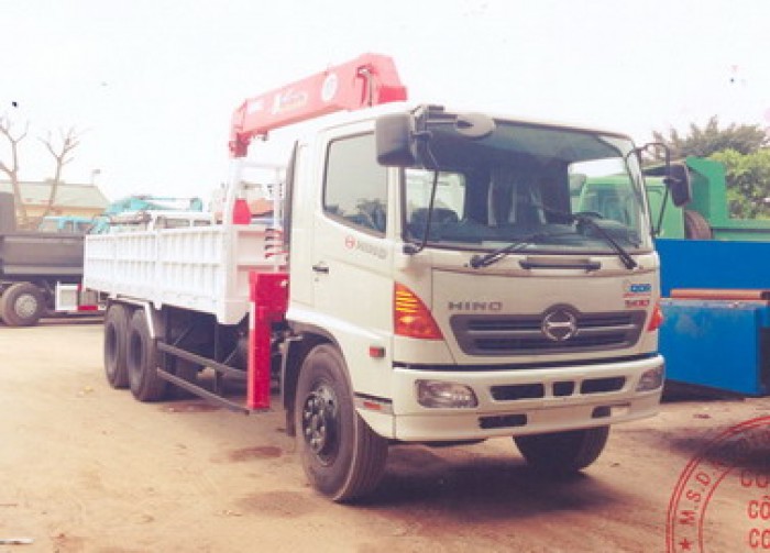 Xe tải Hino FL8JTSA gắn cẩu Unic 5 tấn 5 đốt cần, tải trọng 13.5 tấn, thùng dài 6.7m