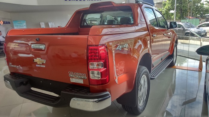 Chevrolet Colorado High Country đời 2016, nhập khẩu chính hãng. Đậm chất Mỹ.