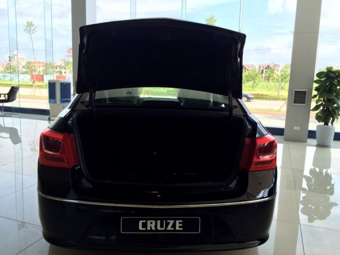 Bán xe Chevrolet Cruze LTZ 2016, màu đen, khuyến mãi đến 70 tr