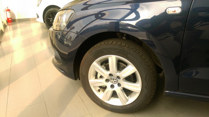 Polo Sedan, xe Đức, nhập nguyên chiếc, giao ngay, tặng nhẫn kim cương, dán phim siêu cấp, bảo dưỡng