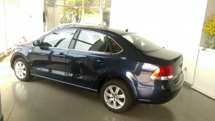 Polo Sedan, xe Đức, nhập nguyên chiếc, giao ngay, tặng nhẫn kim cương, dán phim siêu cấp, bảo dưỡng