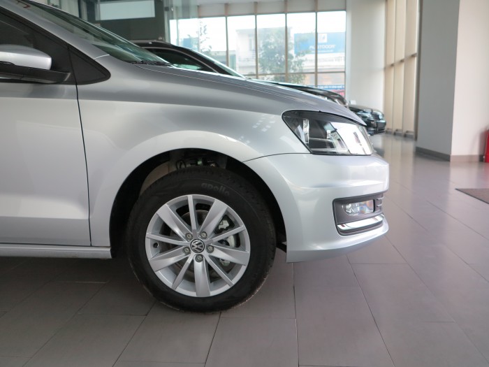 Polo sedan, xe Đức, giao ngay trước tết, tặng nhẫn kim cương, dán phim siêu cấp, bảo dưỡng