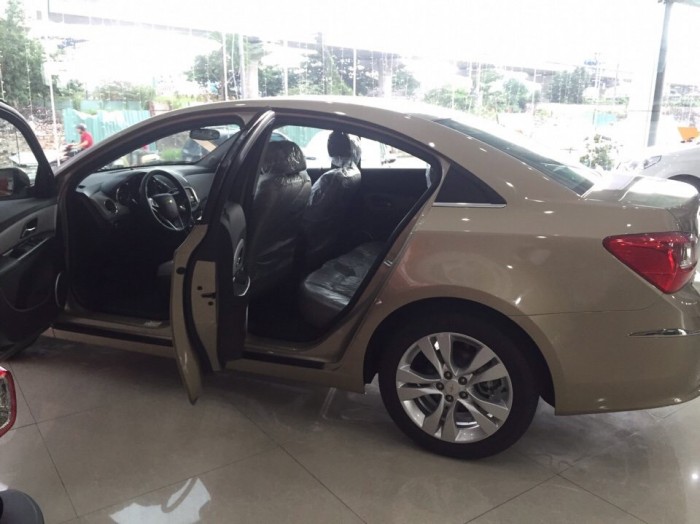 Cần bán xe Chevrolet Cruze LTZ đời 2016, màu bạc, xe đạt chuẩn chất lượng Mỹ