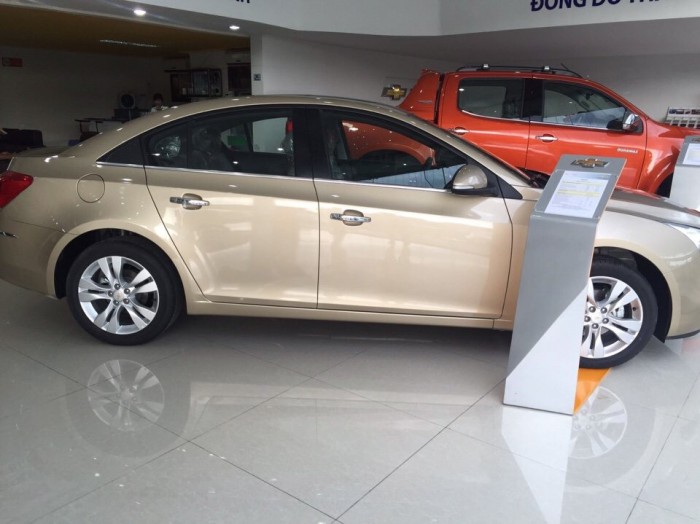 Cần bán xe Chevrolet Cruze LTZ đời 2016, màu bạc, xe đạt chuẩn chất lượng Mỹ