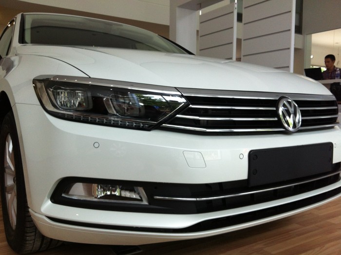 Đẳng cấp số 1 Châu Âu Volkswagen xâm nhập thị trường Việt Nam, VW PASSAT 1.8L ưu đãi 50 triệu tặng dán phim 3M