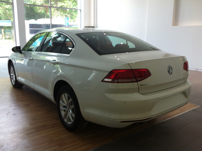 Đẳng cấp số 1 Châu Âu Volkswagen xâm nhập thị trường Việt Nam, VW PASSAT 1.8L ưu đãi 50 triệu tặng dán phim 3M