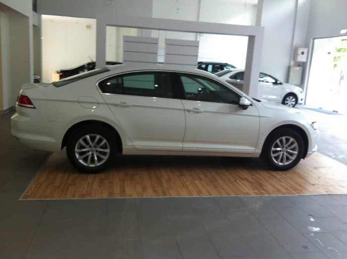 Đẳng cấp số 1 Châu Âu Volkswagen xâm nhập thị trường Việt Nam, VW PASSAT 1.8L ưu đãi 50 triệu tặng dán phim 3M