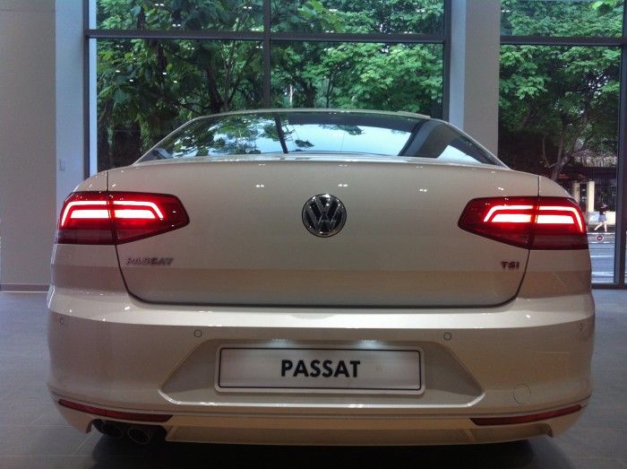 Đẳng cấp số 1 Châu Âu Volkswagen xâm nhập thị trường Việt Nam, VW PASSAT 1.8L ưu đãi 50 triệu tặng dán phim 3M