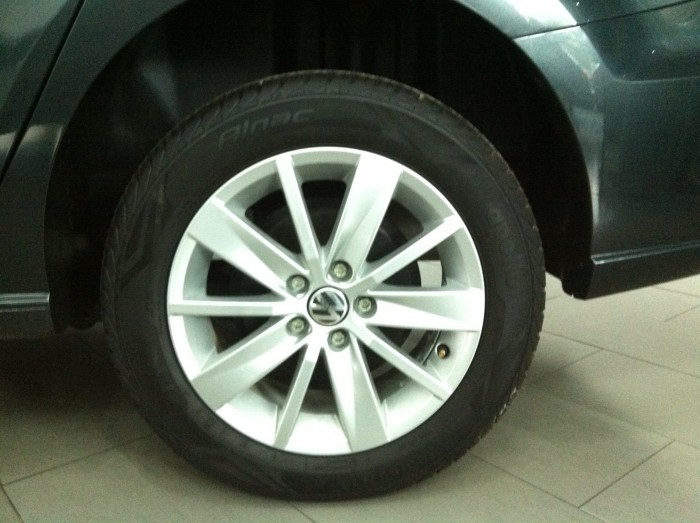 Đẳng cấp Châu Âu Volkswagen POLO 1.6 ưu đãi 30tr+ 1 năm bảo dưỡng+ dán phim 3M.