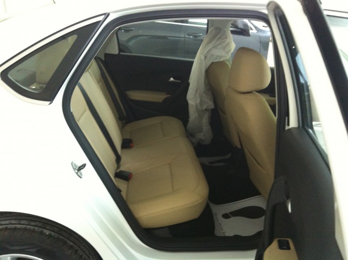 Cảm giác lái chắc chắn, vận hành mạnh mẽ VW POLO 1.6 ưu đãi 30tr tặng dán phim và bảo dưỡng
