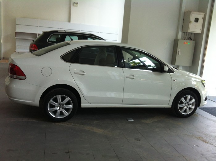 Cảm giác lái chắc chắn, vận hành mạnh mẽ VW POLO 1.6 ưu đãi 30tr tặng dán phim và bảo dưỡng