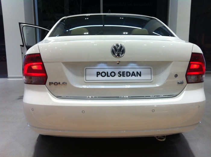 Cảm giác lái chắc chắn, vận hành mạnh mẽ VW POLO 1.6 ưu đãi 30tr tặng dán phim và bảo dưỡng