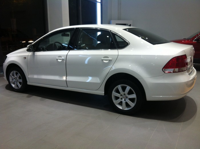 Cảm giác lái chắc chắn, vận hành mạnh mẽ VW POLO 1.6 ưu đãi 30tr tặng dán phim và bảo dưỡng