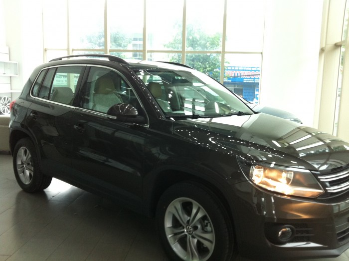 Bán VW Tiguan 2.0L tăng áp nhập Đức tặng 30tr, bảo dưỡng, dán phim 3M.