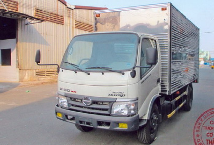 Hino Seri 300 nhập khẩu nguyên chiếc từ Indonesia