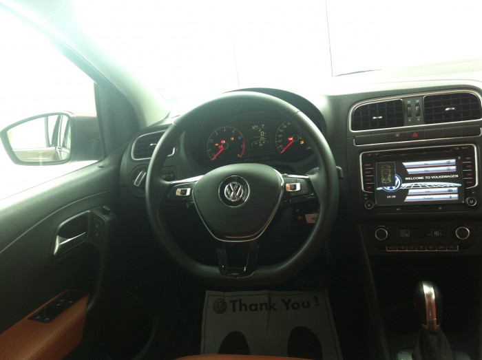 (So Hot)VW Polo 1.6L sx 2015, màu trắng, nhập khẩu chính hãng giảm 30 triệu+ 1 năm bảo dưỡng kèm dán phim 3M
