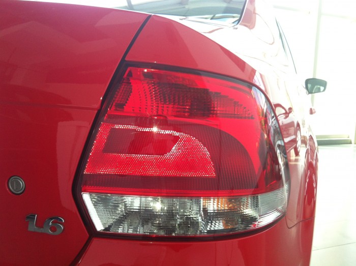 Shock Xe Đức VW POLO 1.6 nhập khẩu nguyên chiếc ưu đãi 20tr tặng bảo dưỡng, dán phim 3M, phụ kiện theo xe.