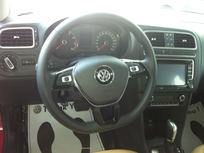 Shock Xe Đức VW POLO 1.6 nhập khẩu nguyên chiếc ưu đãi 20tr tặng bảo dưỡng, dán phim 3M, phụ kiện theo xe.