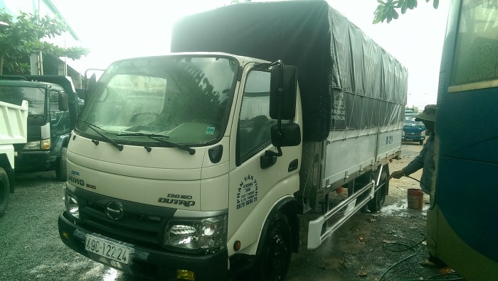 HINO DUTRO Xzu720L 4,4 tấn-thùng dài 5,2m