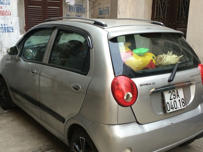 Cần bán xe ôtô Chevrolet Spark màu bạc, đời 2010