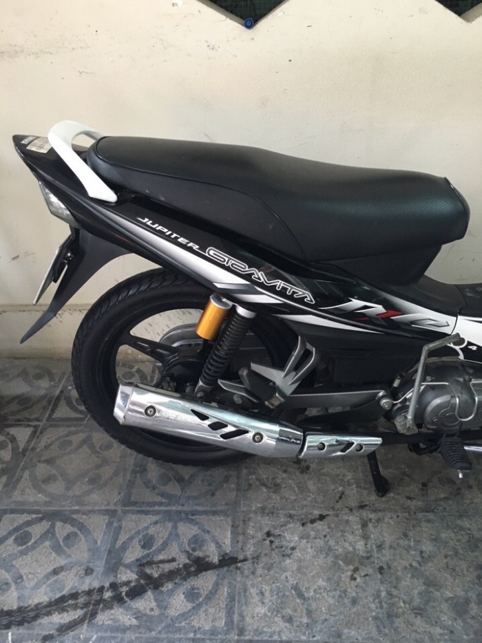 Jupiter Gravita 30K7-0960 màu trắng đen, dung tích 110cc