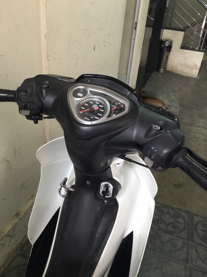 Jupiter Gravita 30K7-0960 màu trắng đen, dung tích 110cc
