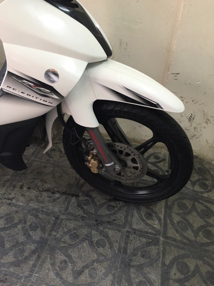 Jupiter Gravita 30K7-0960 màu trắng đen, dung tích 110cc