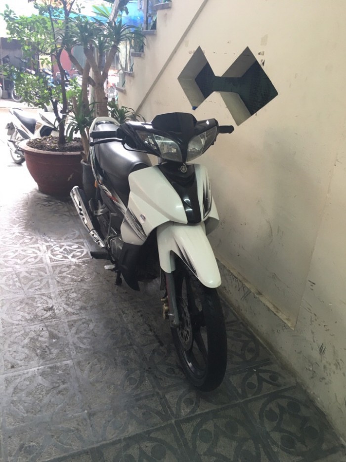 Jupiter Gravita 30K7-0960 màu trắng đen, dung tích 110cc