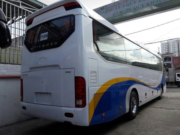 Bán xe univers 45 chỗ bầu hơi haeco.