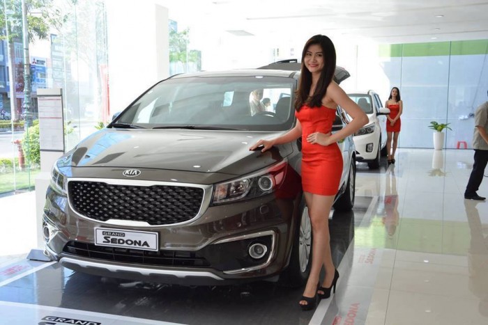 Bán xe kia sedona 2016, nhiều màu chọn đồng giá, giao xe tận nhà