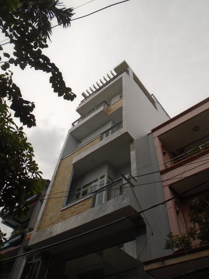 Cho thuê nhà đường Trần Văn Dư, 5x23m, hầm + 3 lầu, nhà mới đẹp