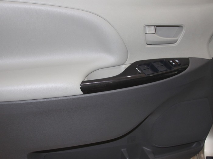 Toyota Sienna LE 2011 máy bền như mới,chưa đâm đụng,ngập nước giá tốt:88000$